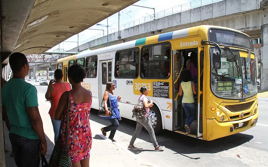 Imagem da notícia: Paralisação de ônibus em Salvador faz prefeitura realizar operação emergencial no transporte público