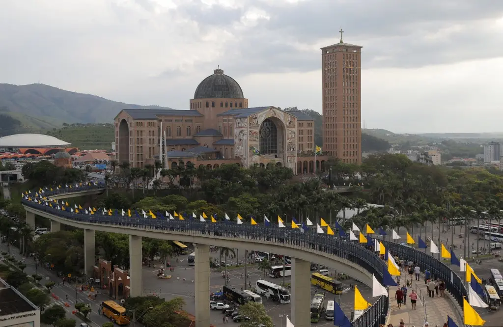 Imagem da notícia: Famosos homenageam Nossa Senhora Aparecida com publicações de fé nas redes sociais
