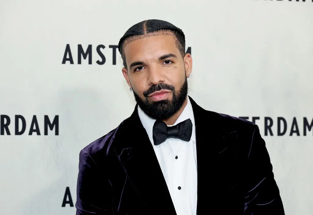 Imagem da notícia: Drake corta nomes de Pitty e Ludmilla do anúncio do Lollapalooza 2023 e irrita público