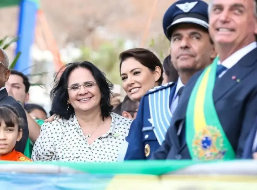 Imagem da notícia: Michelle Bolsonaro e Damares participam de evento com mulheres e de culto em Fortaleza; veja agenda