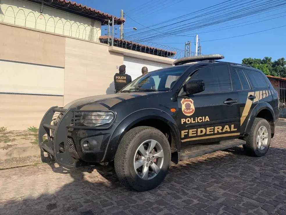 Imagem da notícia: PF prende dois suspeitos de desviar verbas do Orçamento Secreto no Piauí e no Maranhão