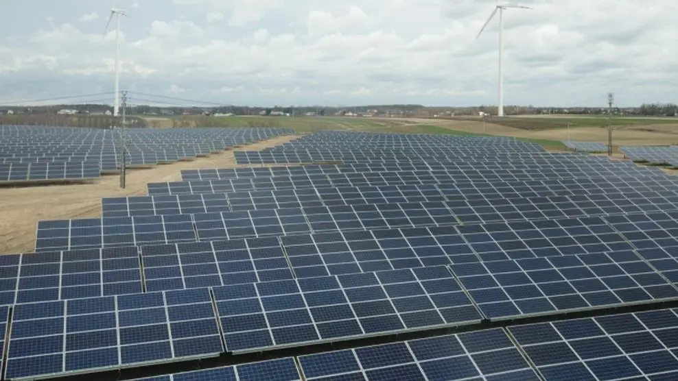 Imagem da notícia: Usinas solares fotovoltaicas lideram leilão de energia nova