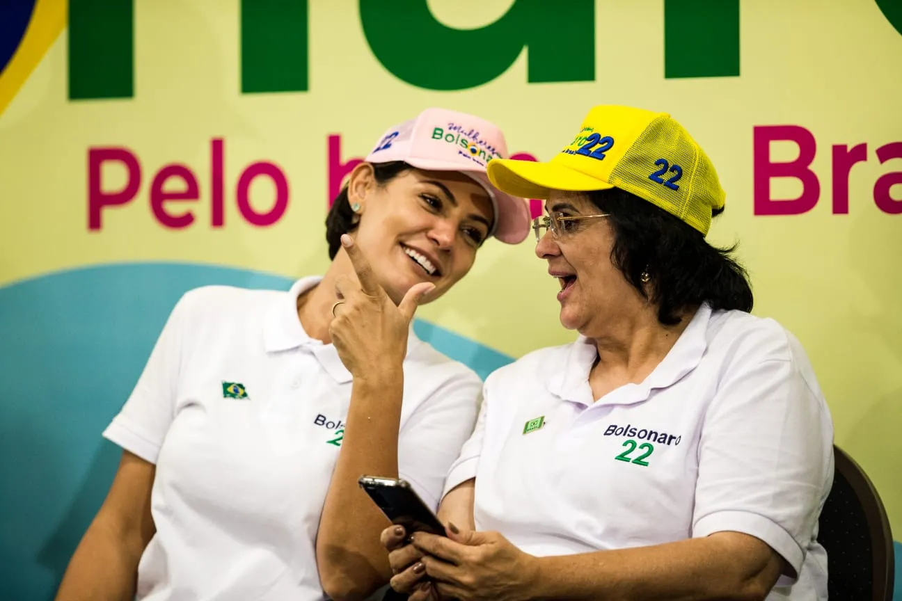 Damares pediu engajamento das mulheres para virar voto a favor do presidente no Estado