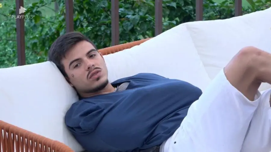 Imagem da notícia: Após especulações de Thomaz Costa em A Fazenda, Record se pronuncia sobre estado de saúde do ator