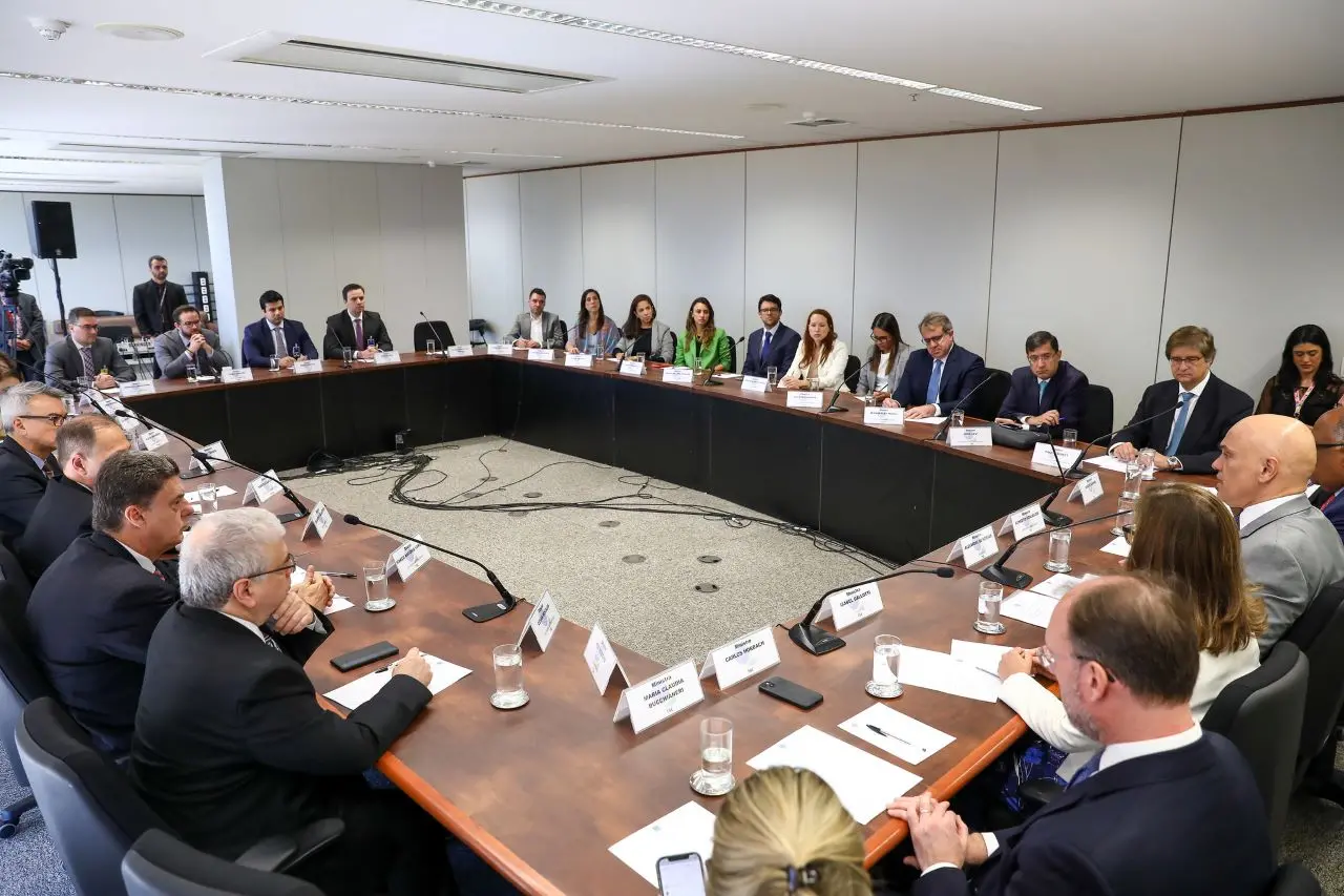 Imagem da notícia: Alexandre de Moraes se reúne com representantes de redes sociais para discutir combate às fake news