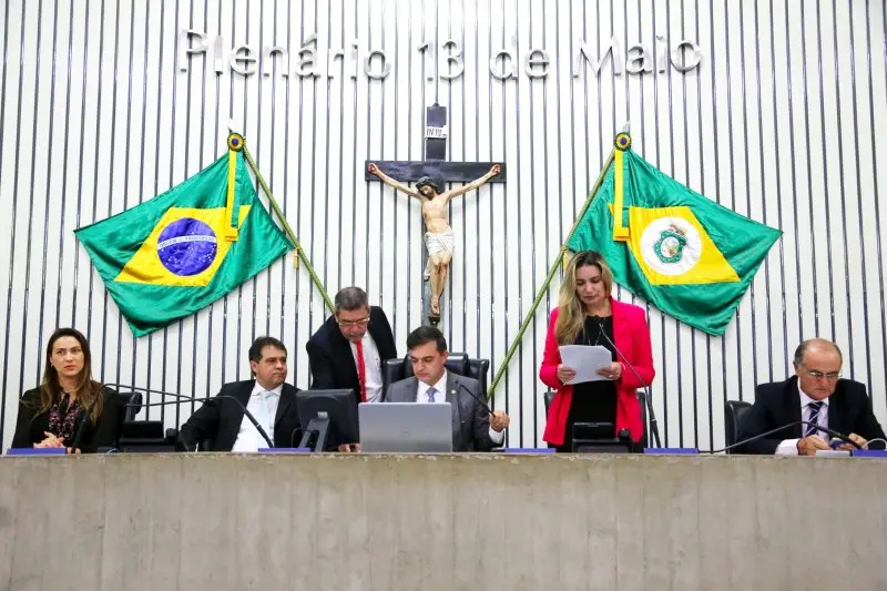 Imagem da notícia: Deputados aprovam gratuidade em ônibus, vans, metrô e VLT no Ceará para o 2º turno das eleições
