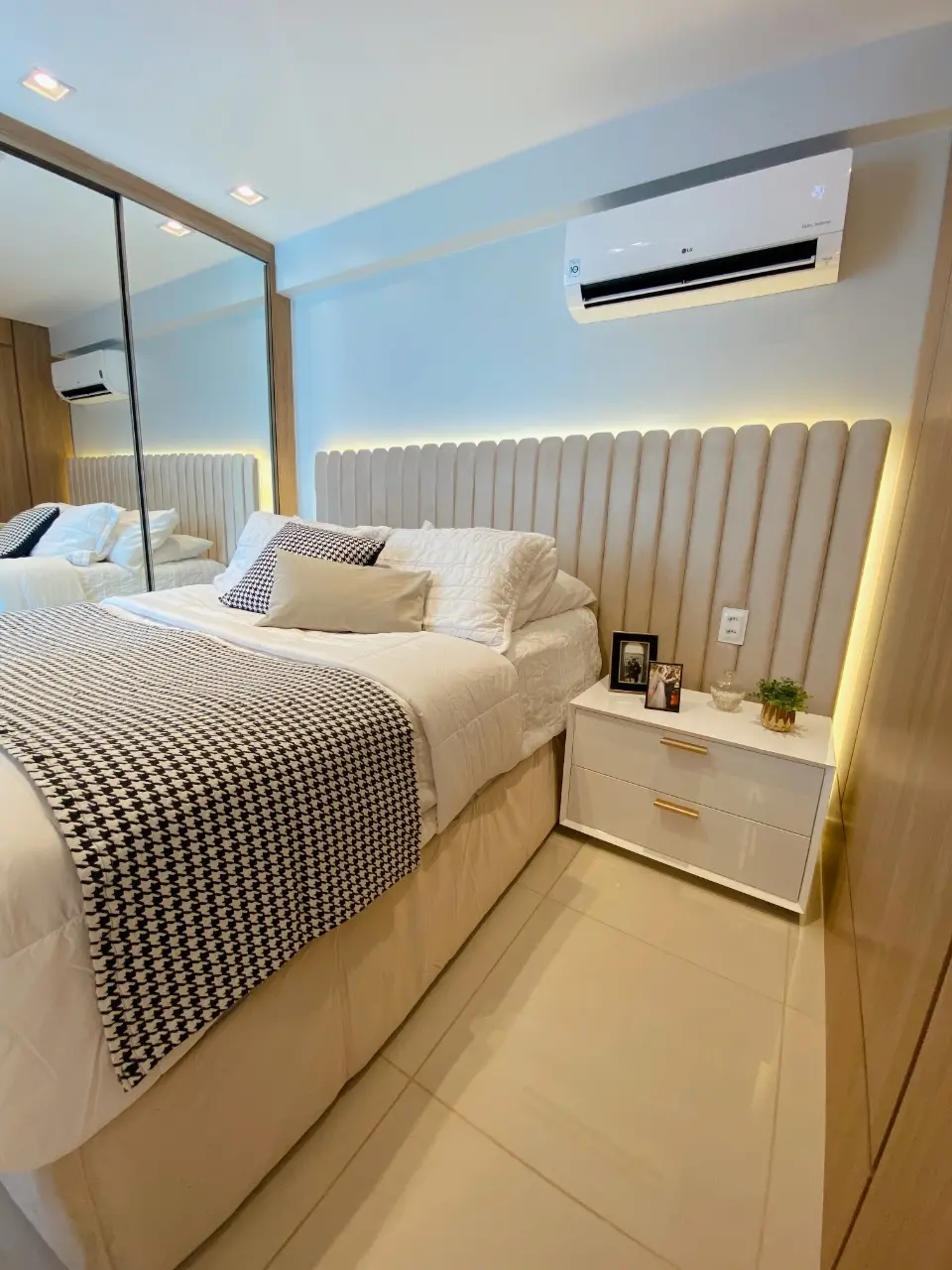 Imagem da notícia: Quarto de casal: dicas para escolher a cabeceira ideal