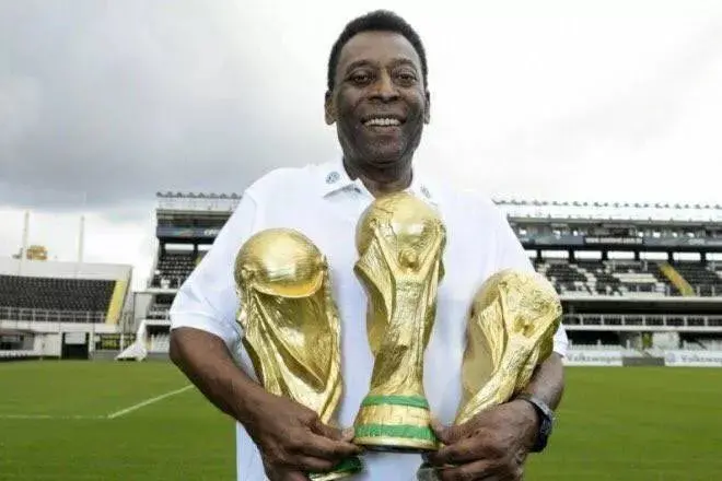 Imagem da notícia: Pelé celebra 82 anos e é homenageado por Neymar, Santos e CBF