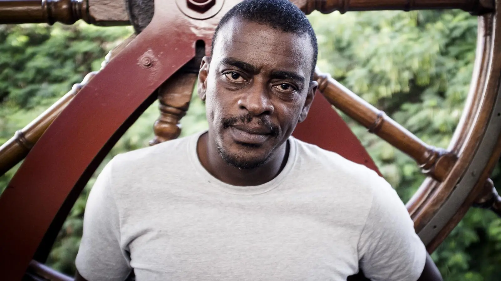 Imagem da notícia: Seu Jorge diz não haver justificativa para atos racistas após ser alvo de ataques: 'racismo não'