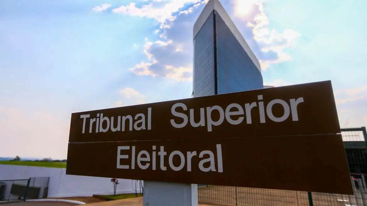 Imagem da notícia: TSE exonera servidor responsável por inserções da propaganda eleitoral no país