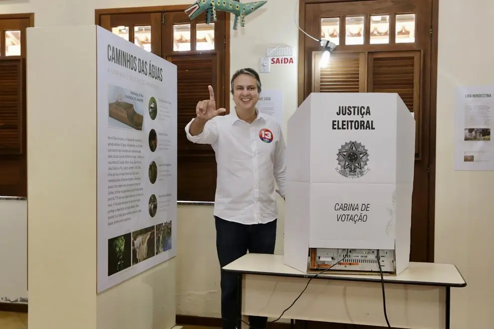 Imagem da notícia: Camilo Santana vota nesta manhã em Barbalha