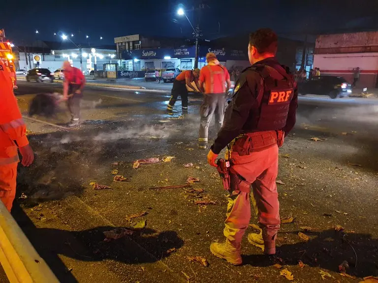 Imagem da notícia: Bloqueios ilegais no Ceará já resultaram em mais de R$ 100 mil em multas, diz PRF