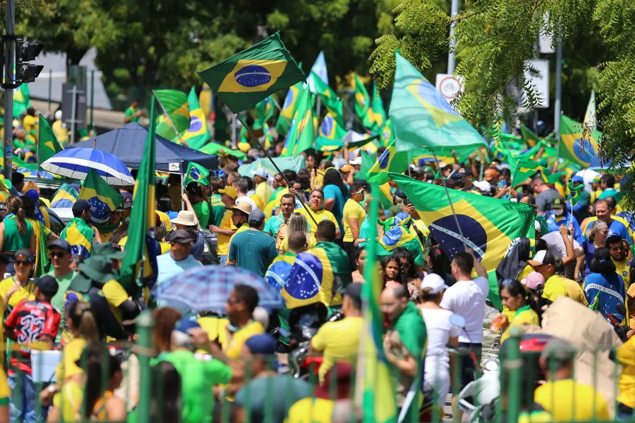 Bolsonaristas intervenção federal mesmo sendo contra a legislação