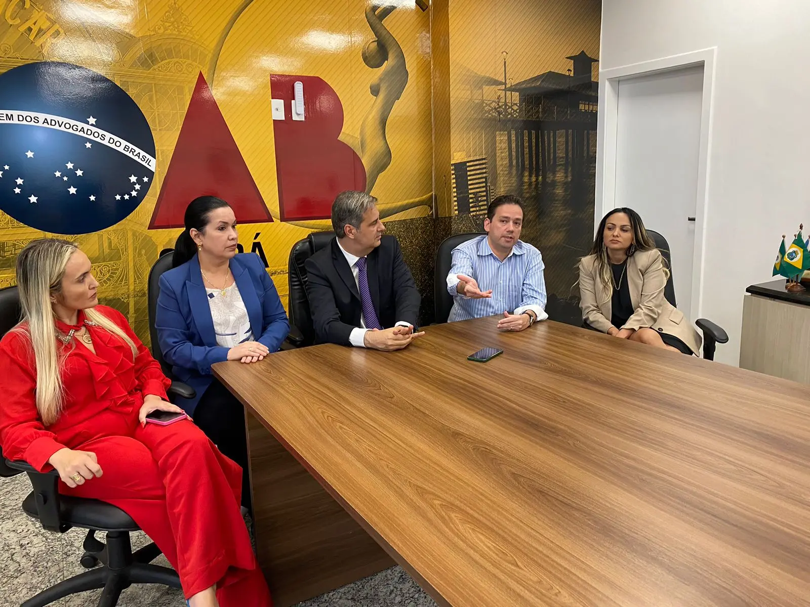 Imagem da notícia: OAB quer afastamento imediato de policial penal acusado de assediar advogadas no Ceará 