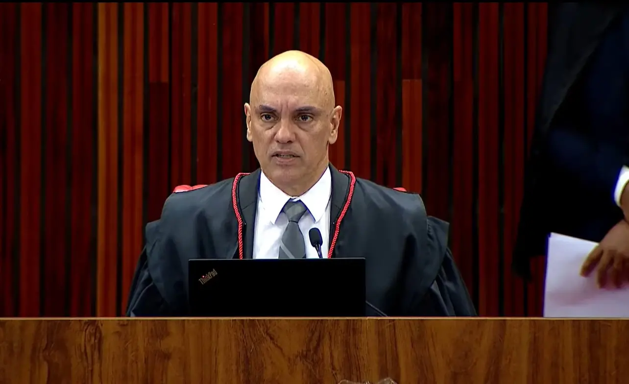 Imagem da notícia: Alexandre de Moraes diz que resultado das urnas é incontestável: 'a democracia venceu'