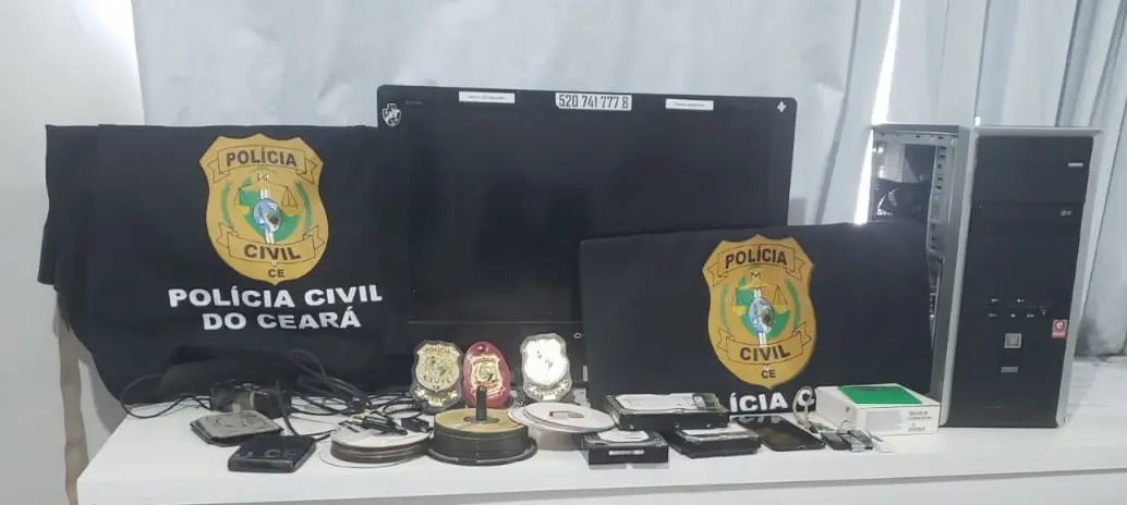 Imagem da notícia: Homem é preso em flagrante baixando conteúdo pornográfico infantojuvenil em Sobral 