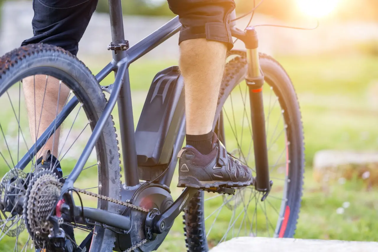 Imagem da notícia: Bicicletas e motos elétricas podem andar nas ciclofaixas e ciclovias?