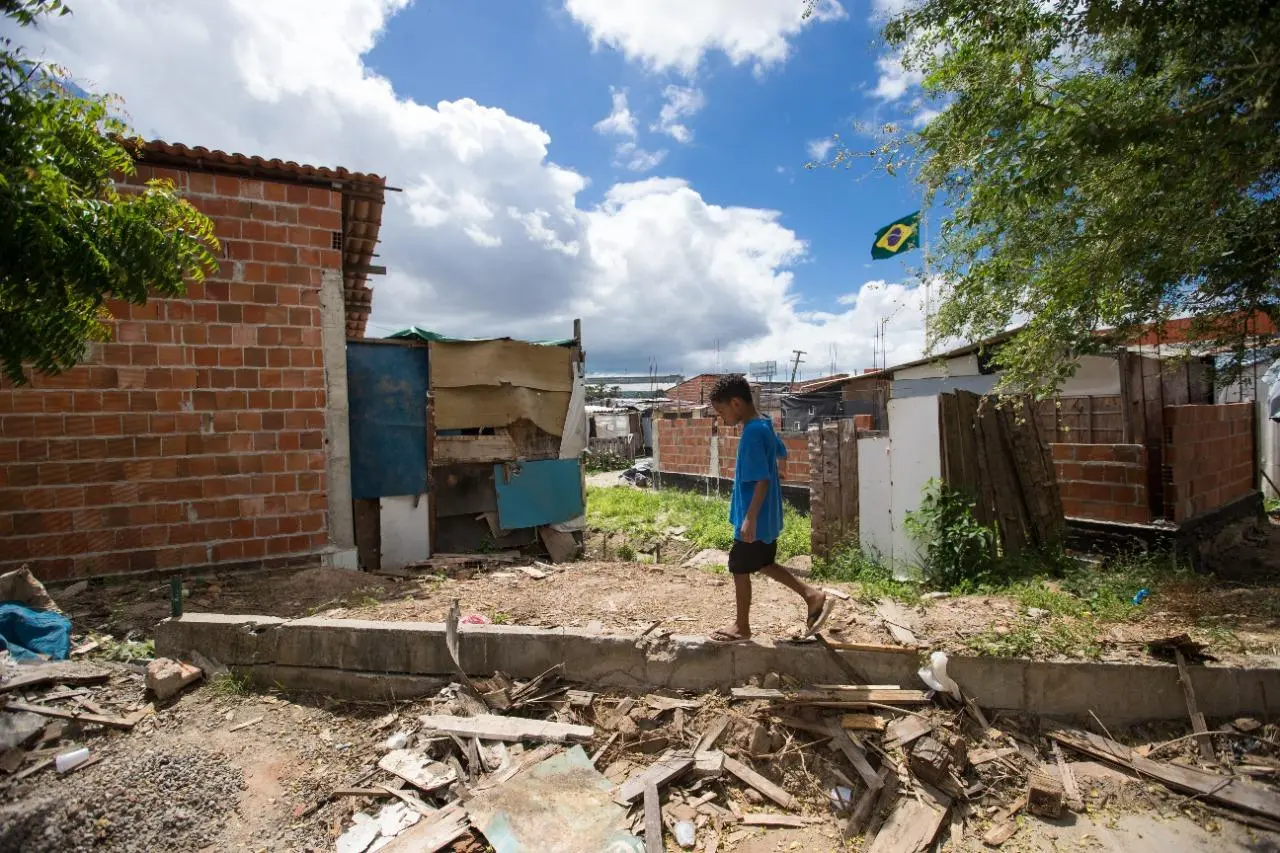 Imagem da notícia: Prazo de proteção acaba e pelo menos 1,3 mil famílias estão sob ameaça de despejo no Ceará