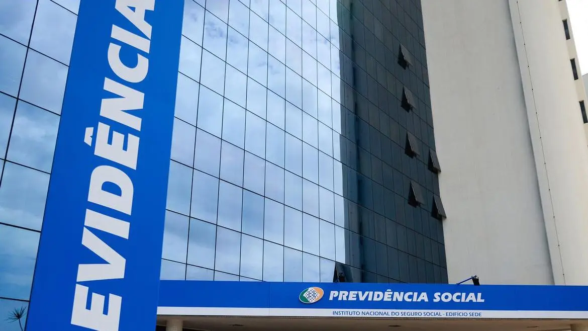 Imagem da notícia: Prazo para servidores aderirem ao Regime de Previdência Complementar é reaberto; veja mudanças 