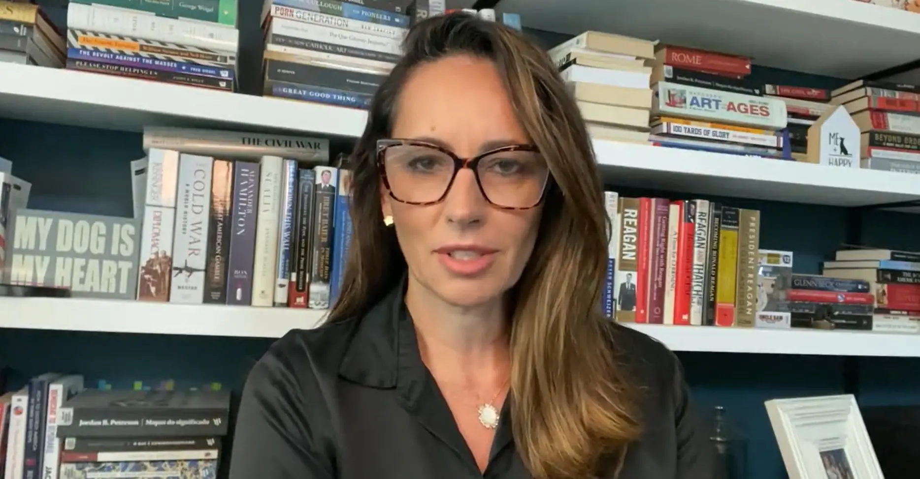 Imagem da notícia: Ana Paula Henkel se demite da Jovem Pan após saída de Augusto Nunes