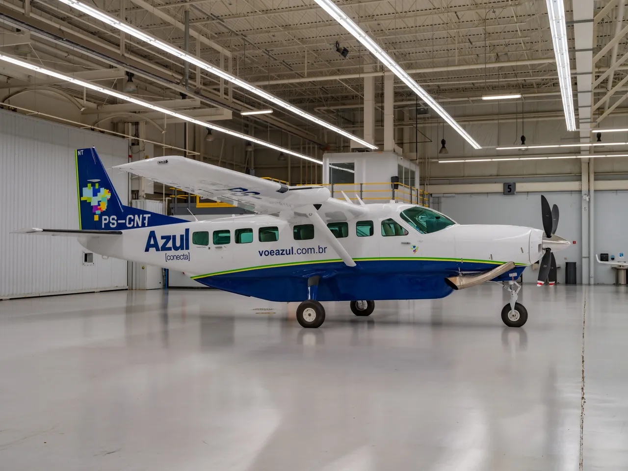 Modelo de avião usado pela Azul para os voos no interior do Ceará