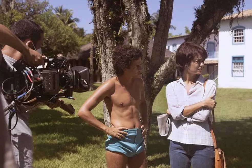 Rodrigo Lelis interpretará Caetano Veloso e contracenará com Sophie Charlotte, que dará vida a Gal Costa.