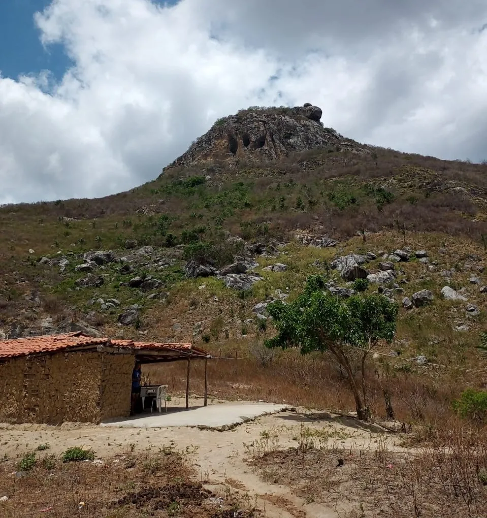 As localidades de Cafundó e Escondido ficam na zona rural de Choró e estão separadas por uma serra