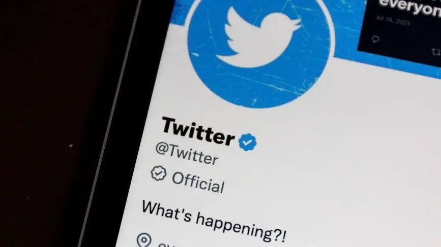 Imagem da notícia: Twitter Blue suspende novas assinaturas após onda de verificados se passando por marcas e famosos