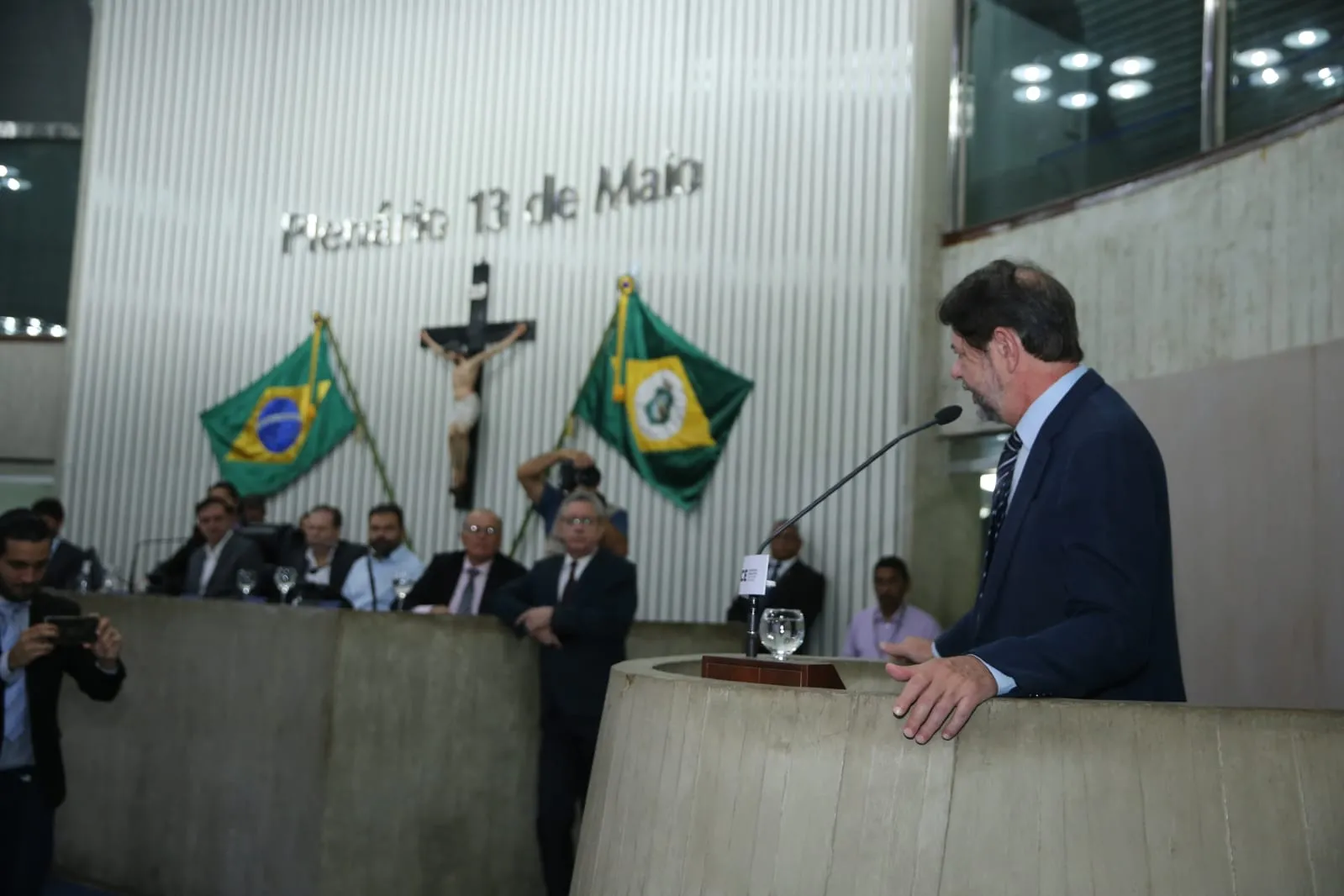 Na sexta-feira, o senador Cid Gomes esteve na Assembleia para discutir a distribuição das emendas da bancada federal do Ceará