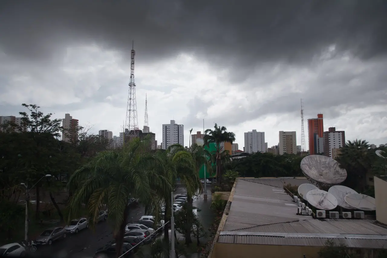 Imagem da notícia: Ceará registra maior chuva do Brasil pela terceira vez em novembro; veja previsão para o feriado