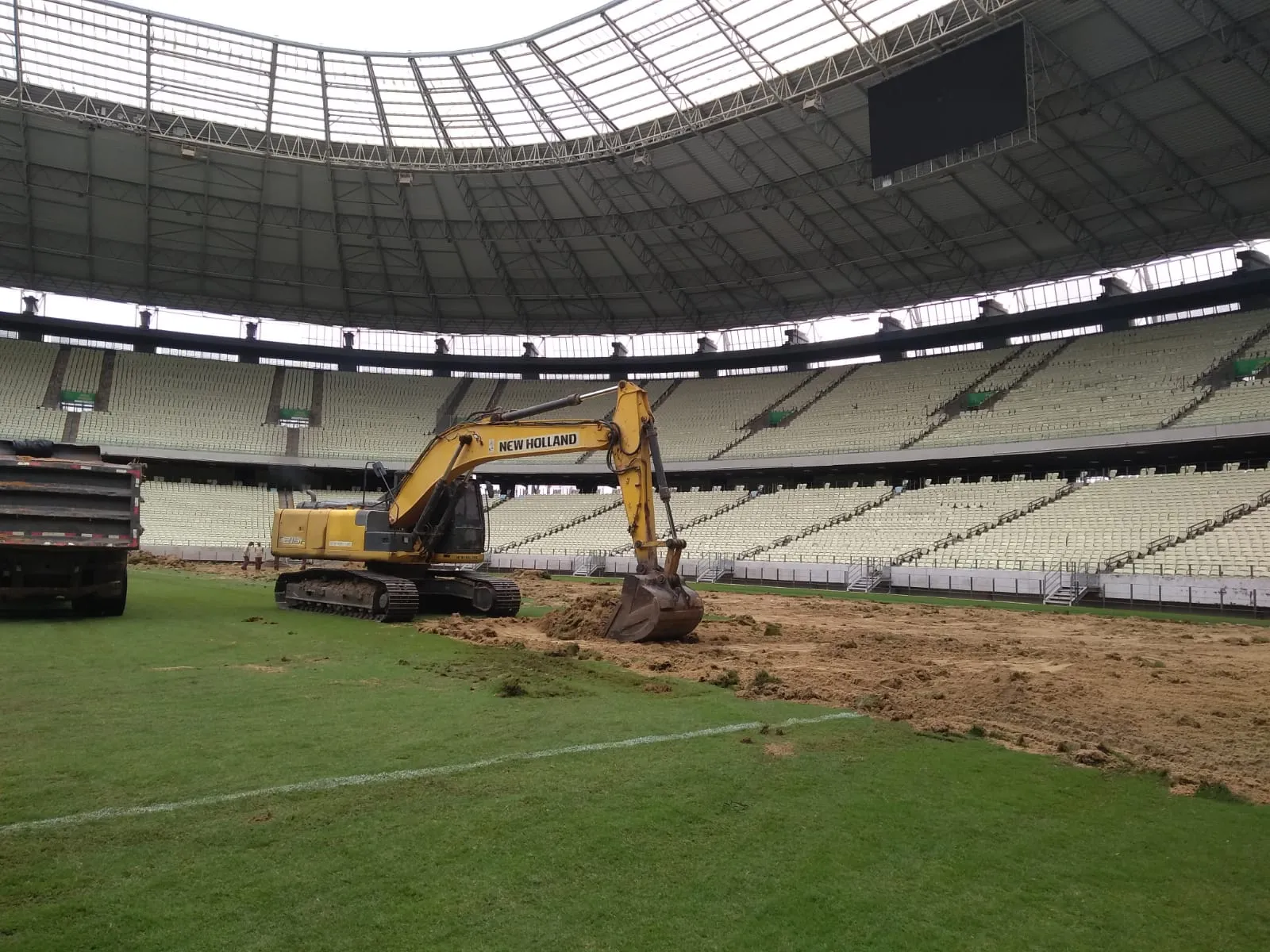 Gramado da Arena Castelão será todo trocado.