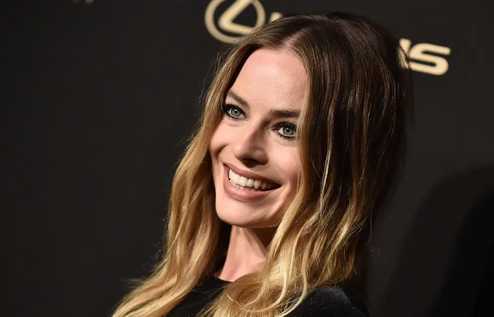 Imagem da notícia: Margot Robbie nega choro após deixar casa de Cara Delevigne
