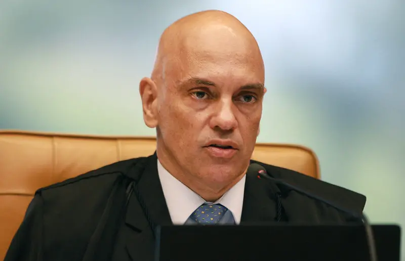 Imagem da notícia: Ministro Alexandre de Moraes determina bloqueio de contas de envolvidos em manifestações; veja lista