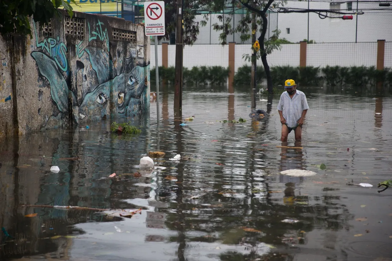 Muita chuva em pouco tempo causa prejuízos intensos nas cidades do litoral