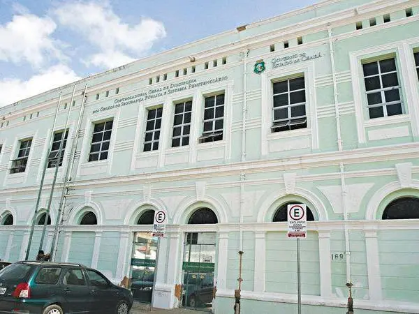 Imagem da notícia: De grupo de extermínio ao comércio ilegal de arma de fogo: grupo de policiais é investigado no Ceará
