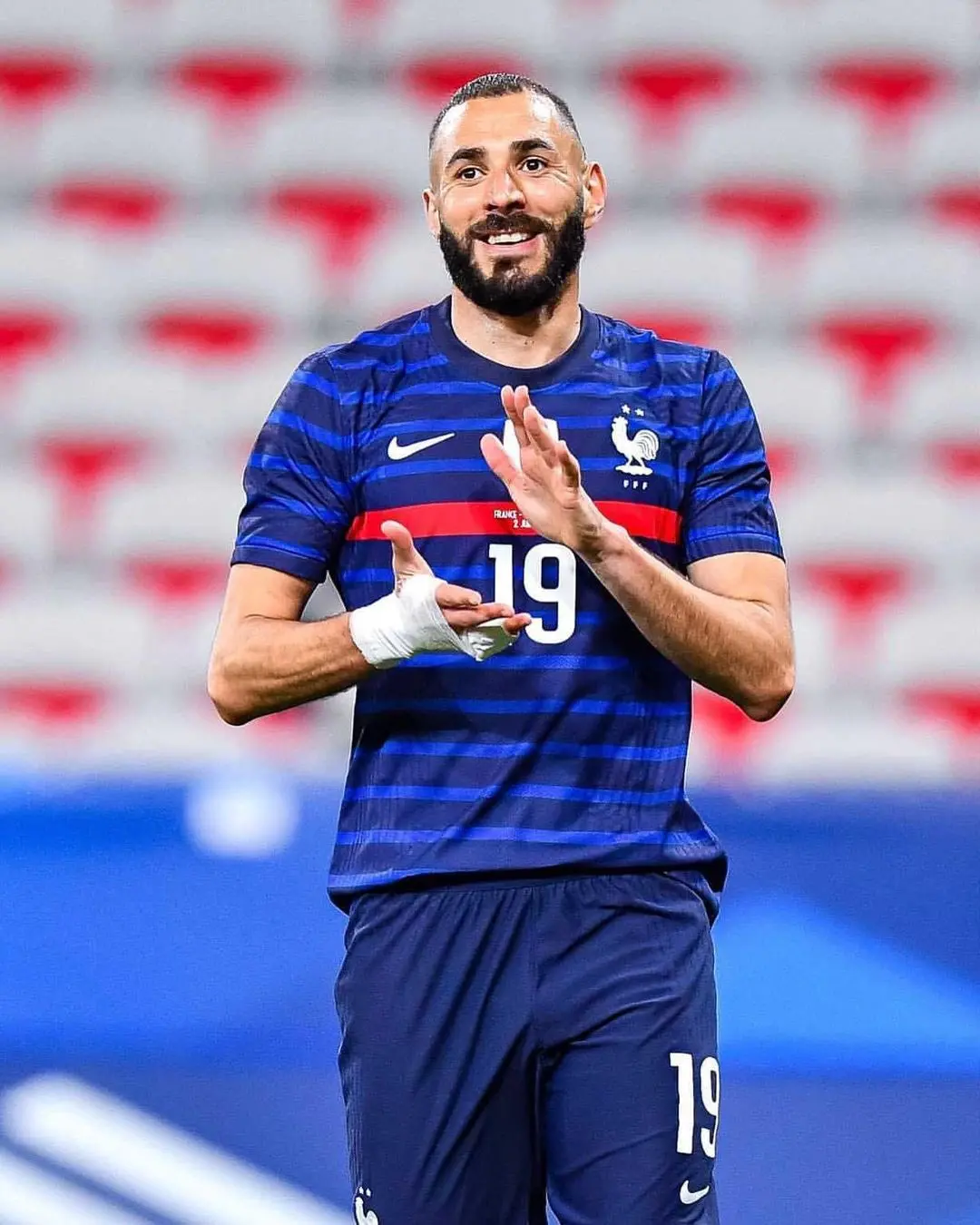 Imagem da notícia: Karim Benzema está fora da Copa do Mundo do Catar após ter lesão confirmada