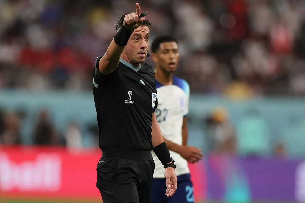 O árbitro brasileiro Raphael Claus está no quadro de arbitragem da Fifa