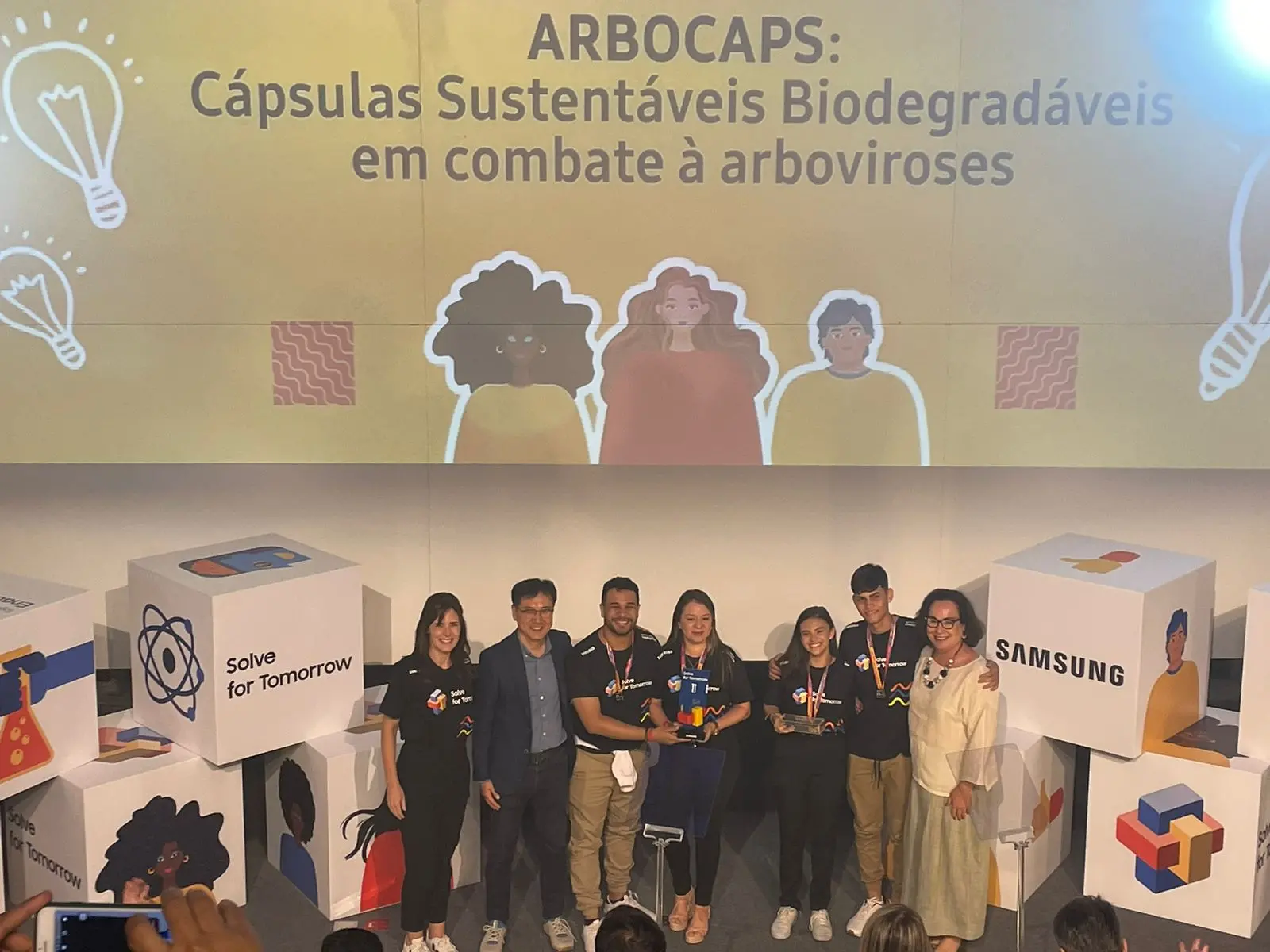 Imagem da notícia: Estudantes de Cascavel vencem prêmio de cidadania corporativa com protótipo contra arboviroses
