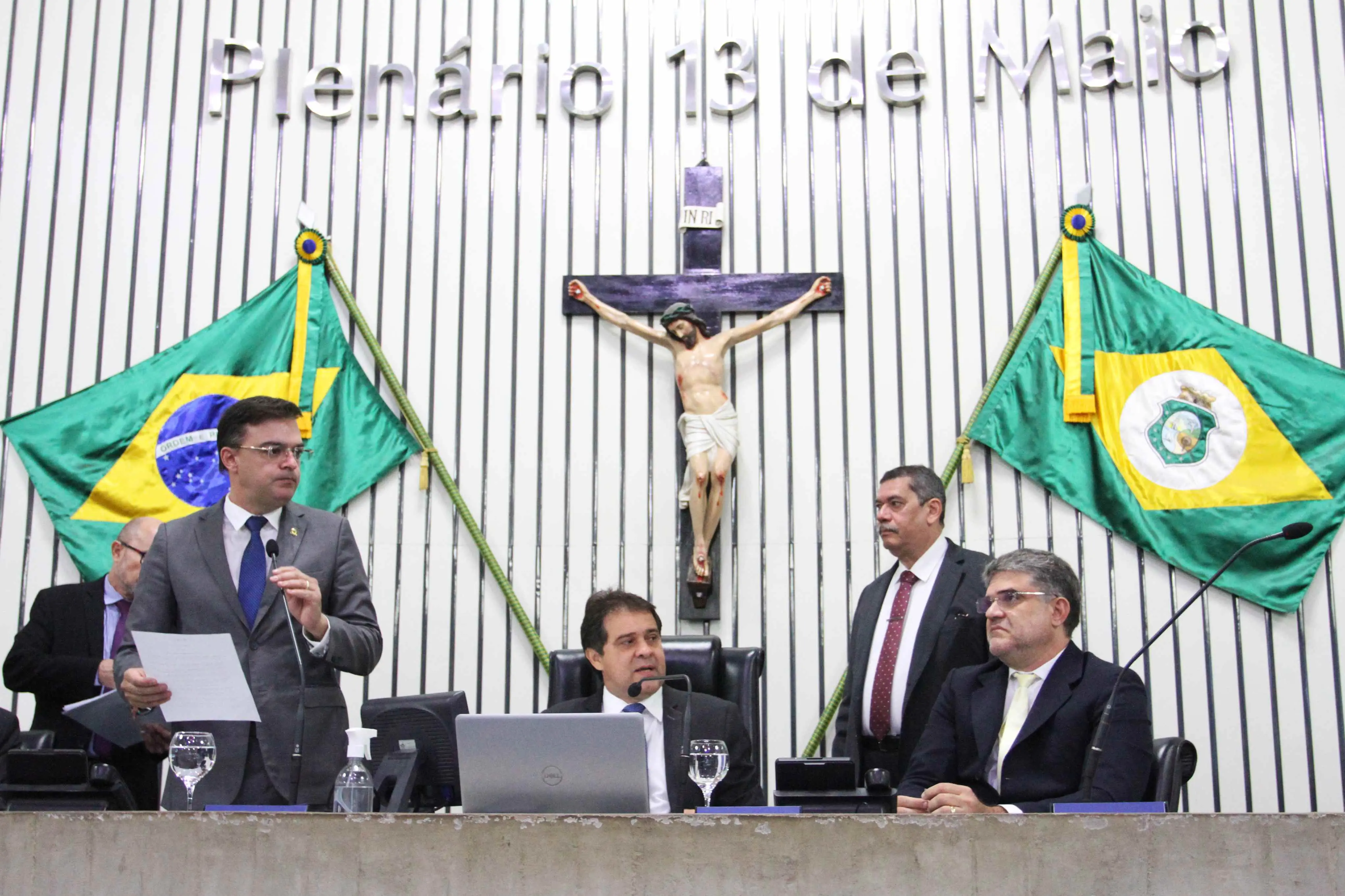 Imagem da notícia: Deputados aprovam PEC que muda regimento sobre voto secreto no plenário da Assembleia; entenda