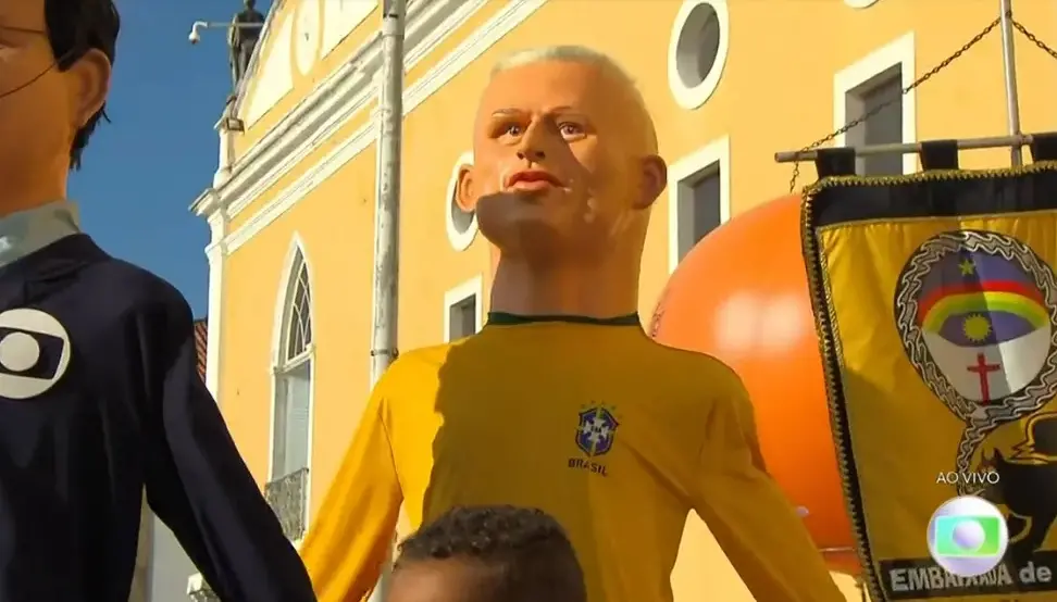 Imagem da notícia: Boneco de Olinda de Richarlison vira meme: 
