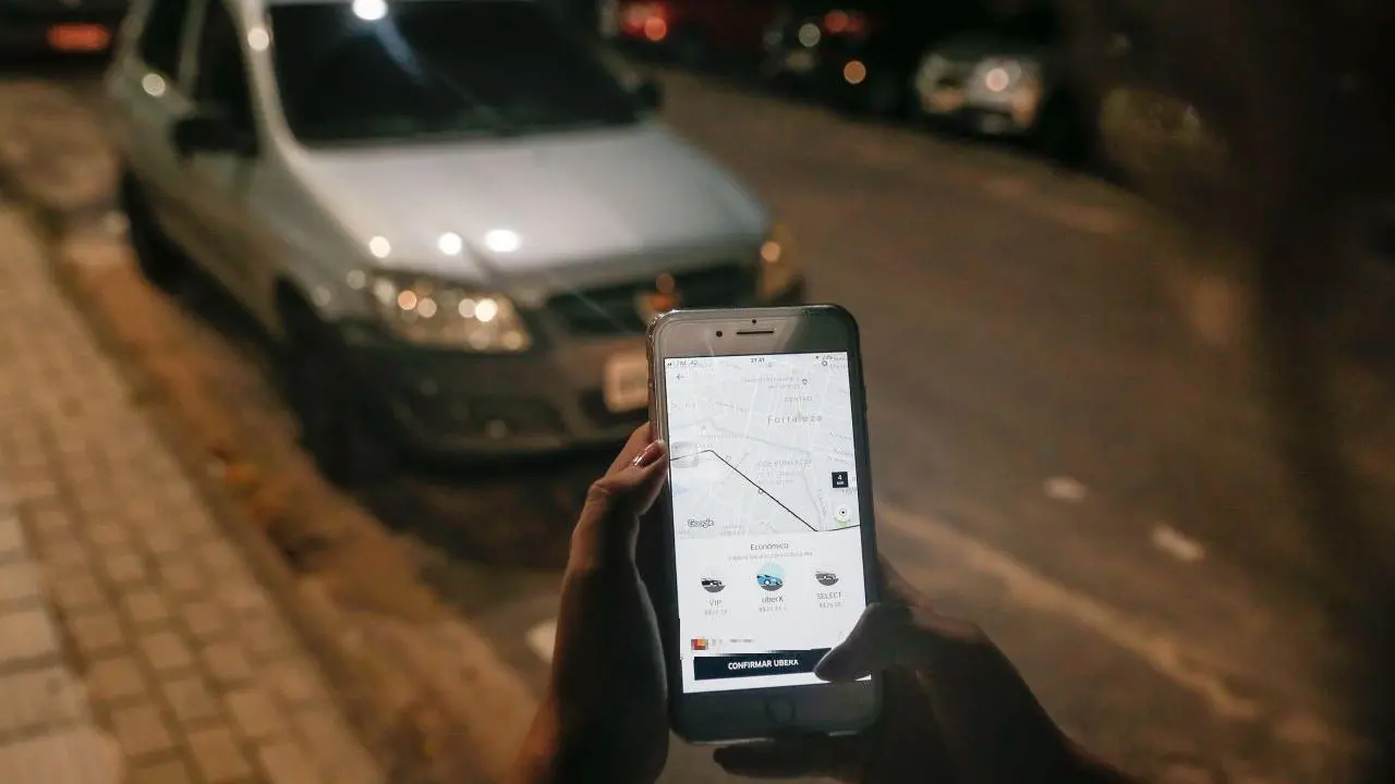 Imagem da notícia: Usuários da Uber agora podem solicitar corridas pelo WhatsApp; duas cidades do Ceará estão inclusas