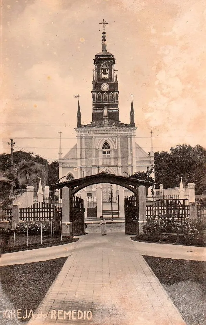 Igreja da Nossa Senhora dos Remédios por volta da década de 1950