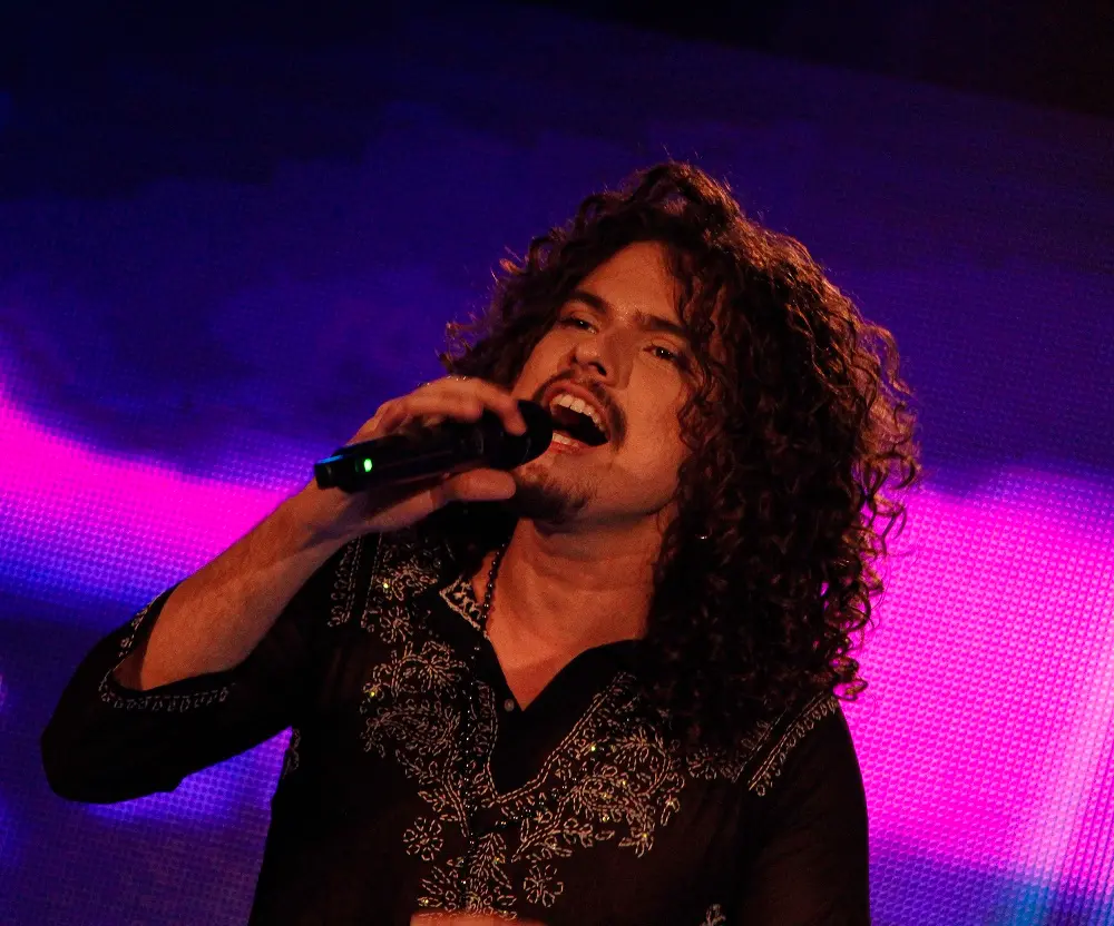 Imagem da notícia: De um karaokê na Barra do Ceará ao The Voice Brasil: conheça a cearense Makem