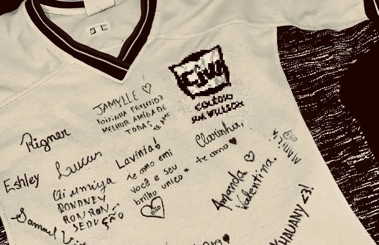Que saudades dos amigos e amores, dos professores que amei e admirei e também já autografaram - e também poetizaram - em meus cadernos e camisas