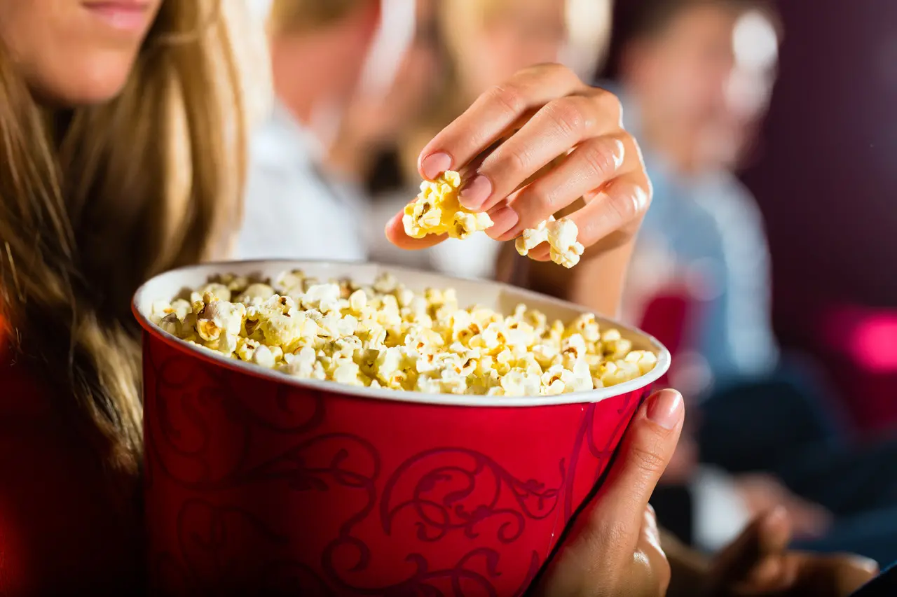 Imagem da notícia: Pipoca é saudável? Alimento pode ser incluído em dietas e como opção de petisco para Copa do Mundo