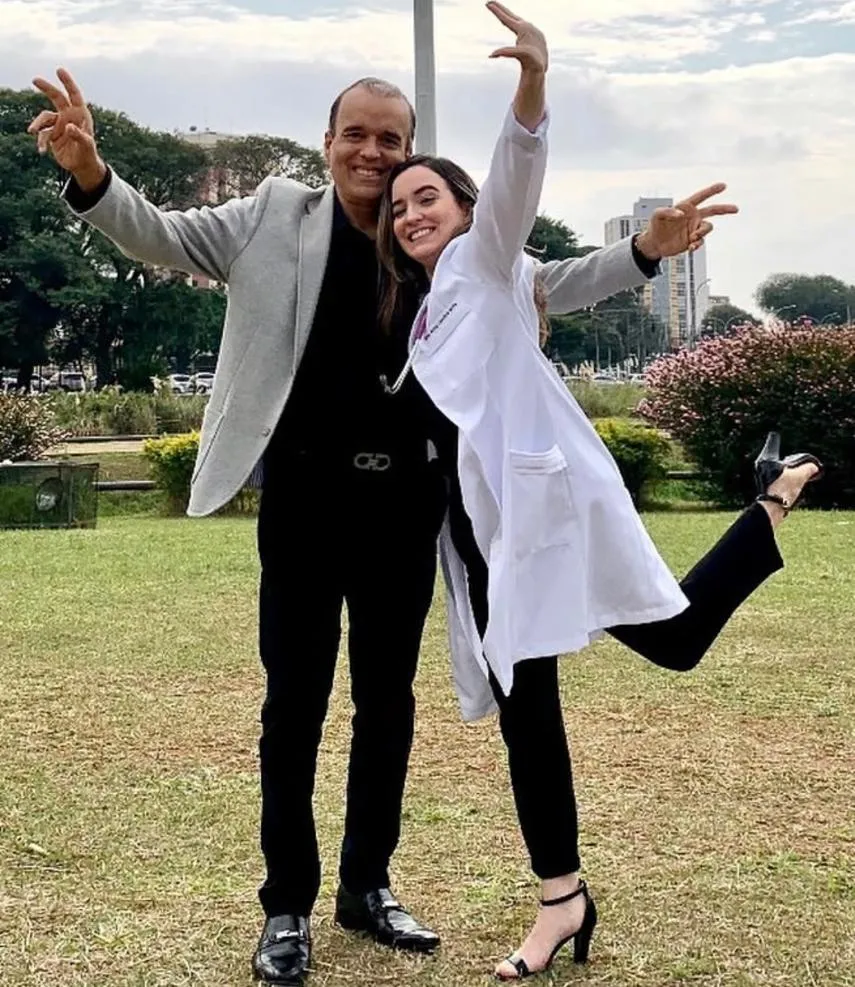 Régis e a filha mais velha Anna Carolina, que faleceu em 19 de novembro deste ano