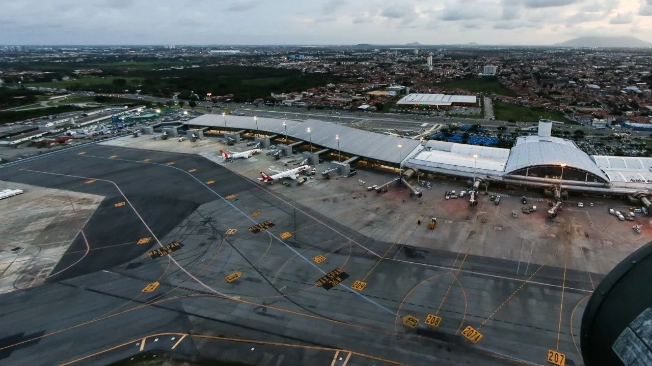 O novo Aeroporto Pinto Martins recebeu investimentos federais e só ficou pronto após a Copa de 2014.