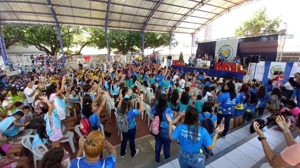 Imagem da notícia: Projeto leva ‘Natal antecipado’ a 1.200 crianças em Fortaleza; veja imagens