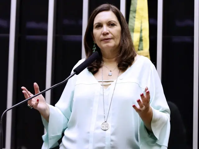 Imagem da notícia: Bia Kicis tem conta do Twitter suspensa