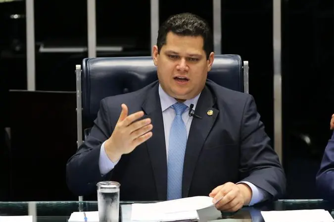 Imagem da notícia: PEC da Transição será votada nesta terça (6), confirma presidente da CCJ no Senado